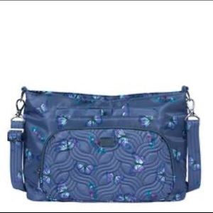 Lug Samba xl in Butterfly Grey.